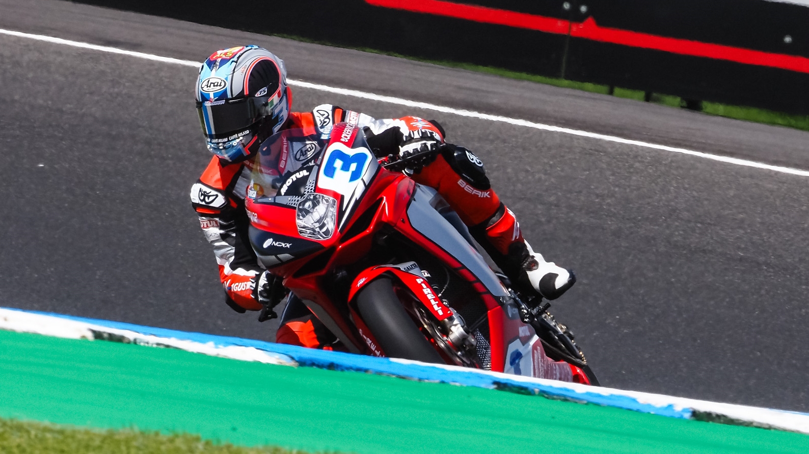Andrea Locatelli arrasa en Phillip Island en su debut en el Mundial de Supersport