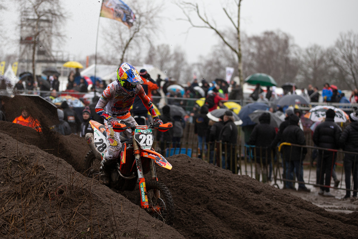Pulso entre Jeffrey Herlings y Tim Gajser en el MXGP de Valkenswaard