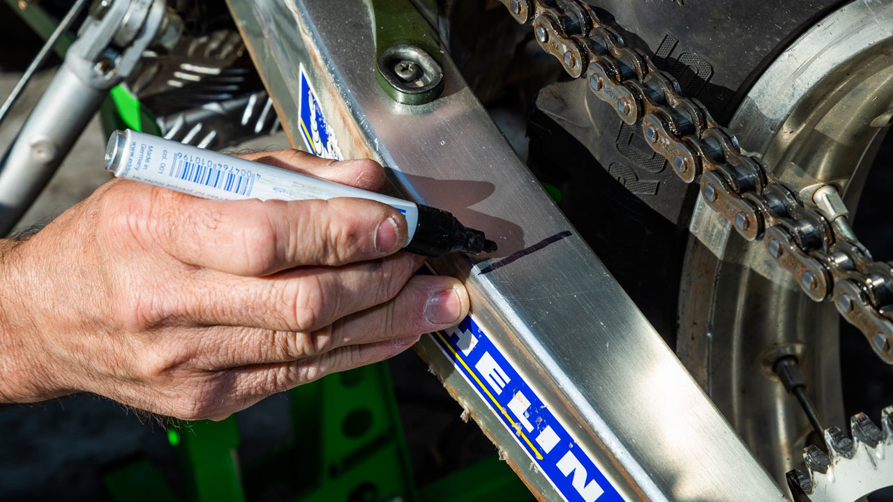 Cómo radiar las ruedas de nuestra moto de campo