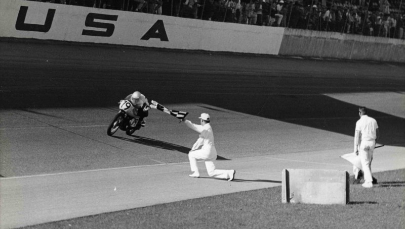 Triumph, su historia ligada a la competición desde su nacimiento en 1902 hasta la década de los 90