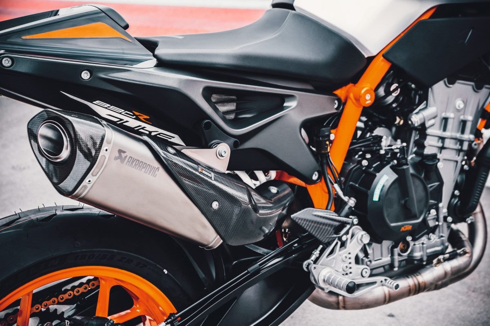 KTM 890 Duke R 2020, presentación en directo por internet