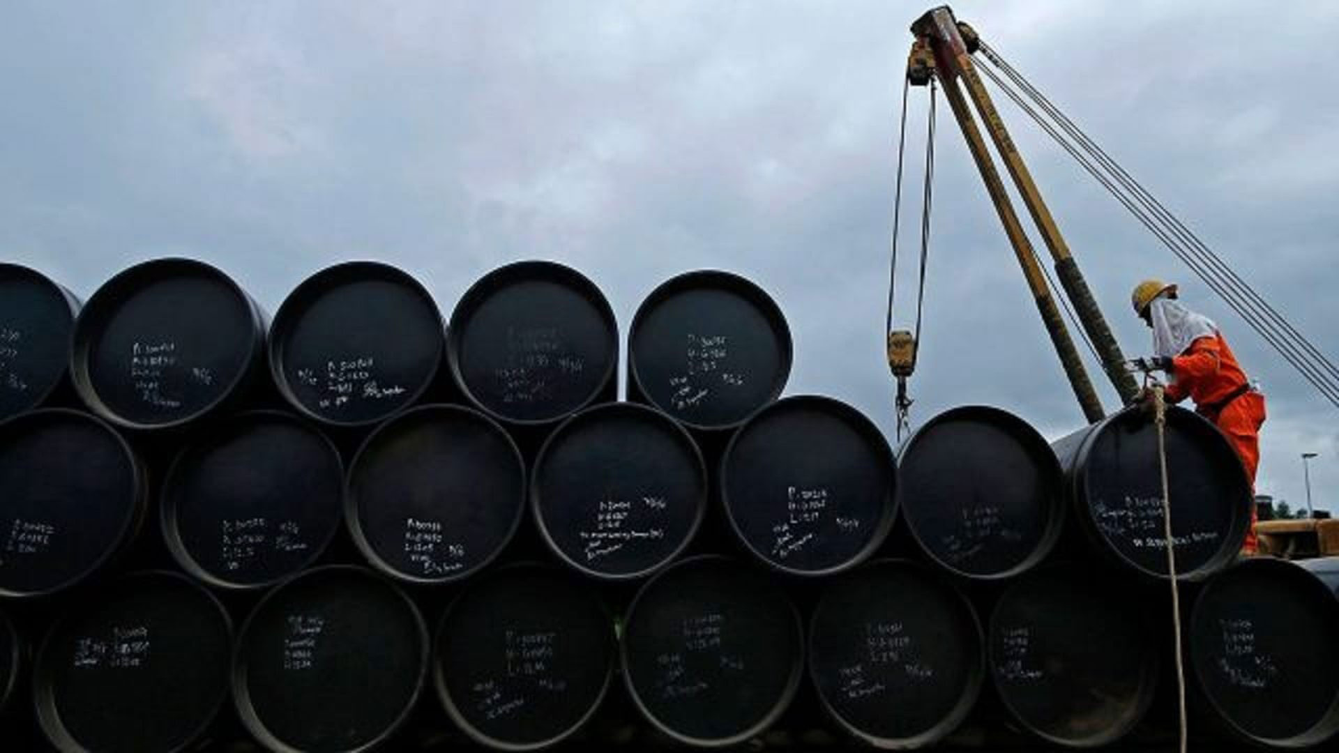 ¿Cómo es posible pagar por vender petróleo, cuál es el precio mínimo de la gasolina?
