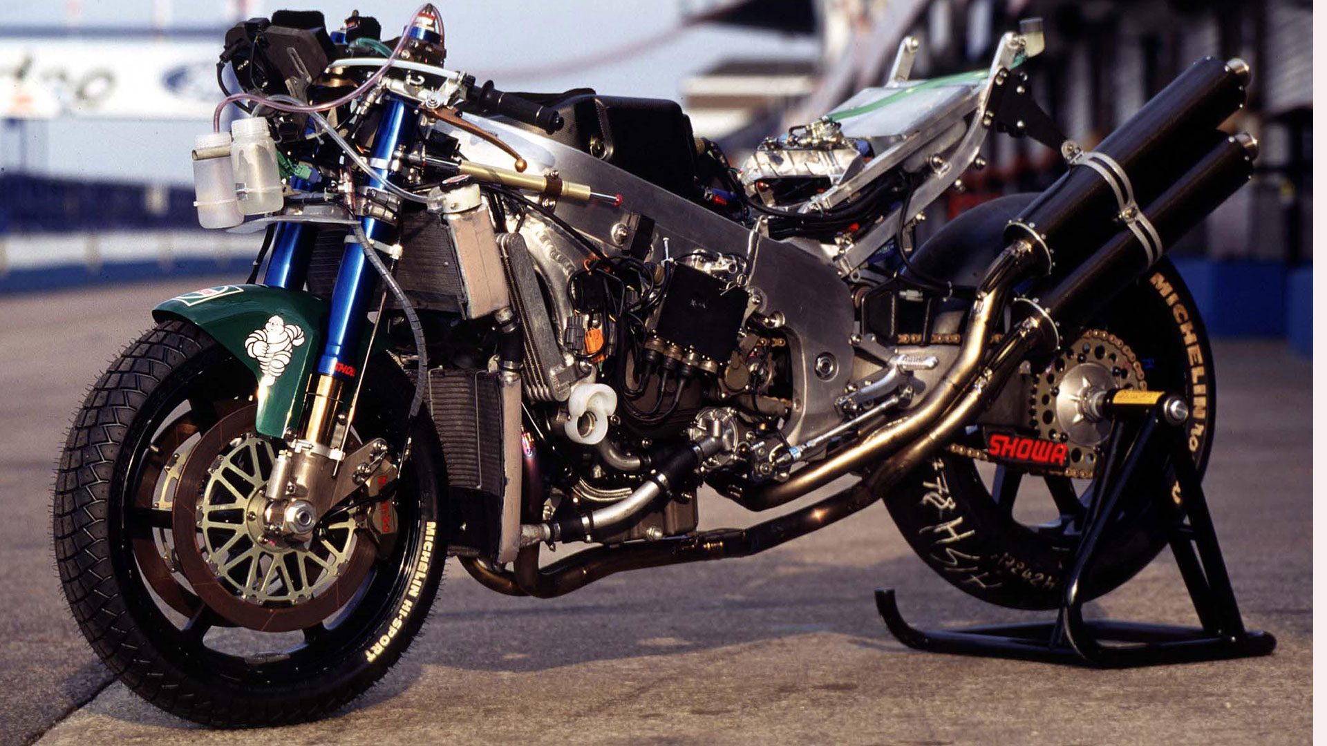El nacimiento de la Honda VTR, si no puedes con tu enemigo…