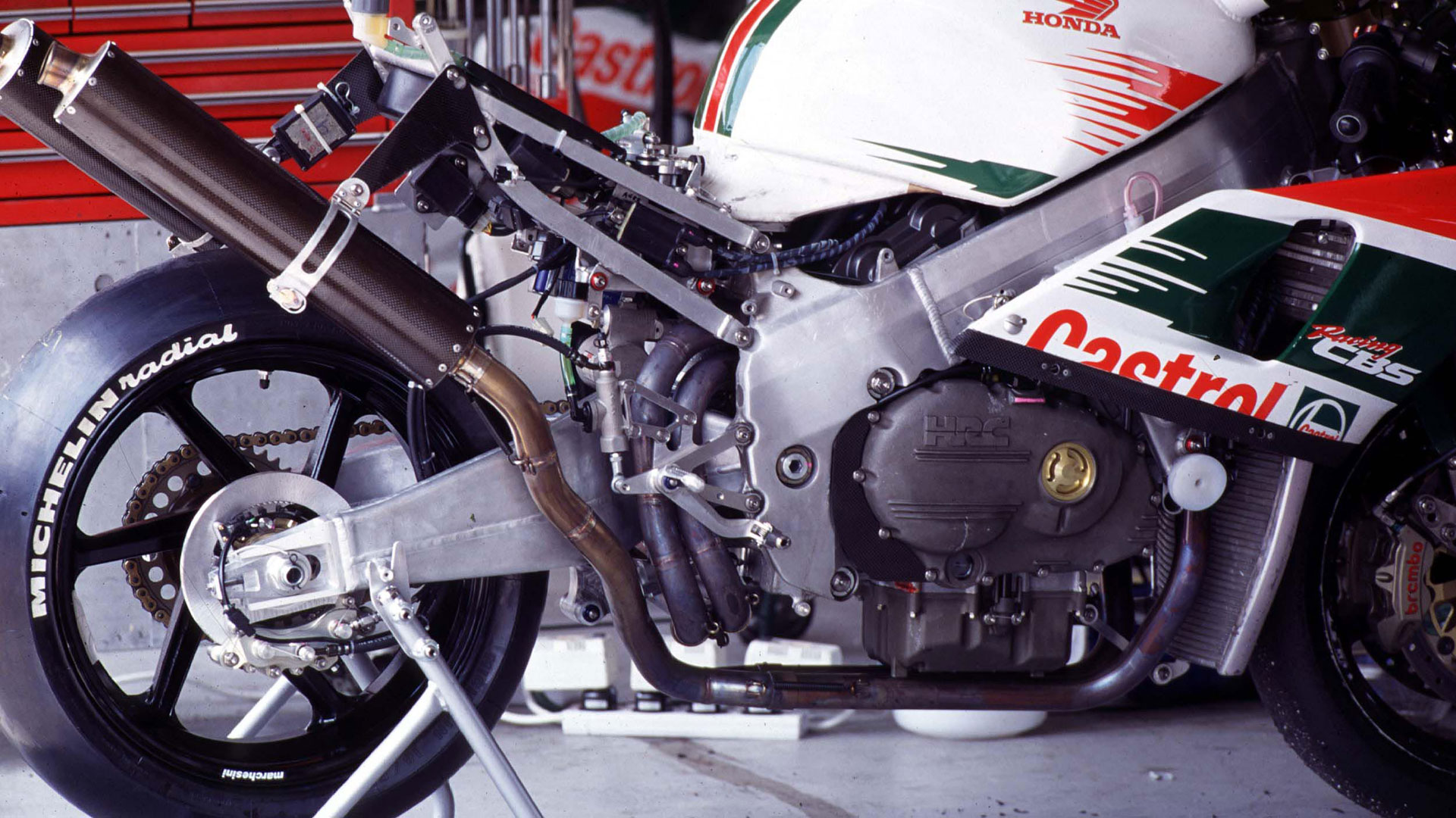 El nacimiento de la Honda VTR, si no puedes con tu enemigo…