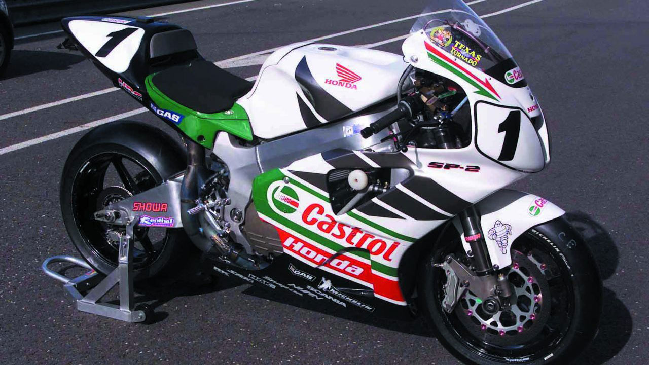 El nacimiento de la Honda VTR, si no puedes con tu enemigo…