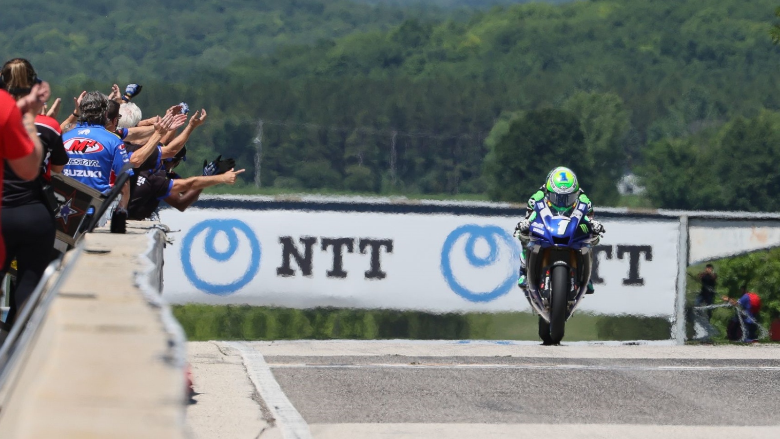 NoTodoMotoGP: Cameron Beaubier y Bobby Fong ganan, Toni Elías sancionado sin podio