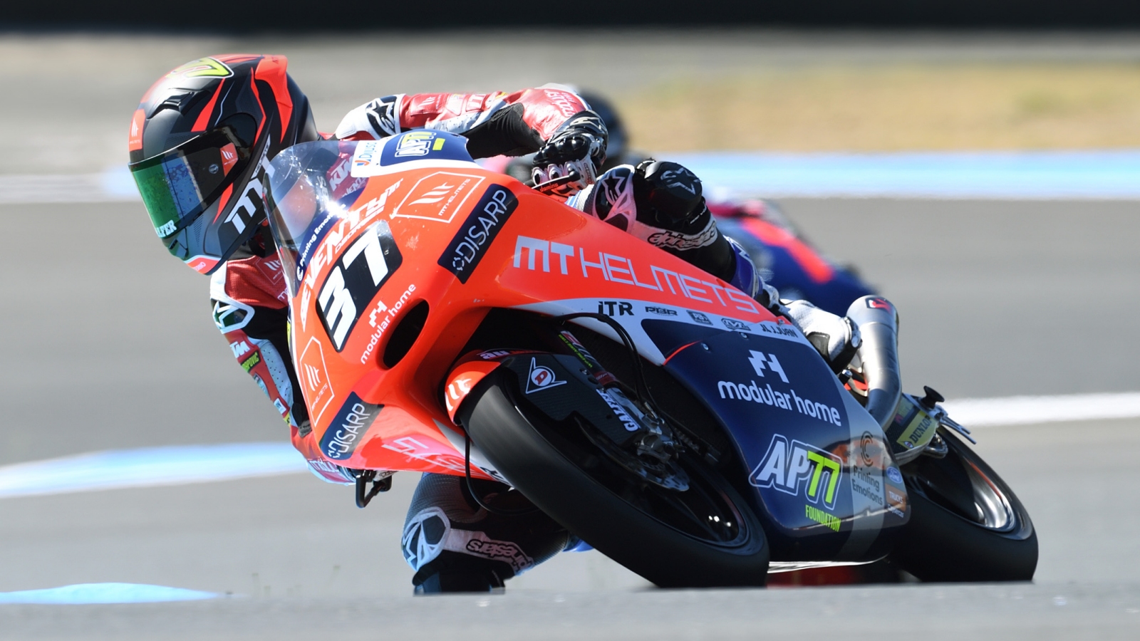 Xavi Artigas bate a Pedro Acosta por tres milésimas y es el primer líder de Moto3 Junior 2020