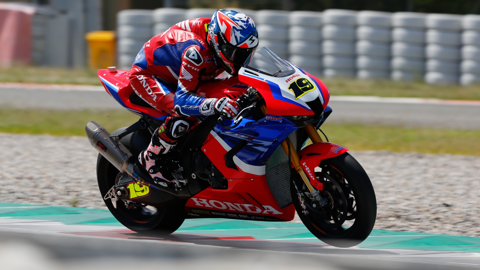 Scott Redding lidera el primer día de test en Montmeló delante de Jonathan Rea