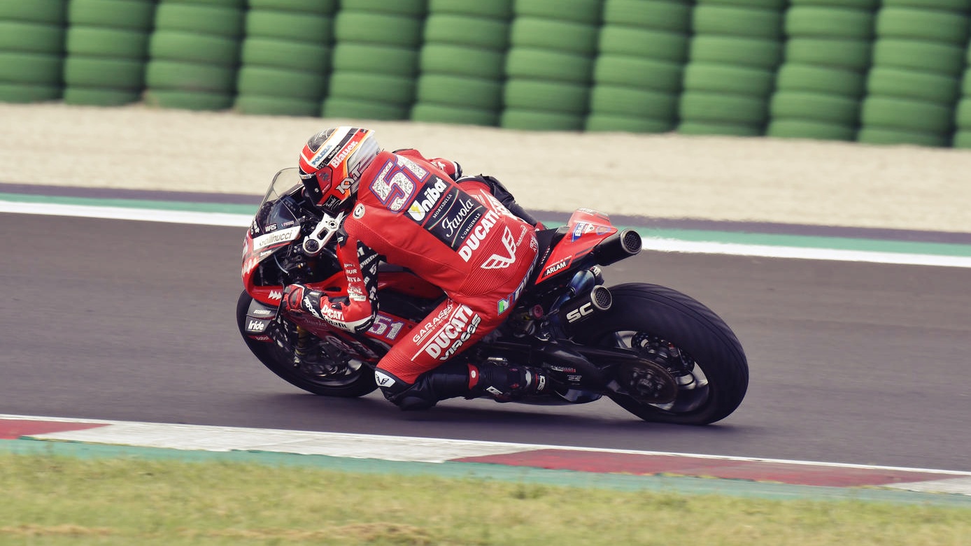 NoTodoMotoGP: Lorenzo Savadori más líder, Xavi Forés brilla y ganan Alberto Ferrández y Bea Neila 