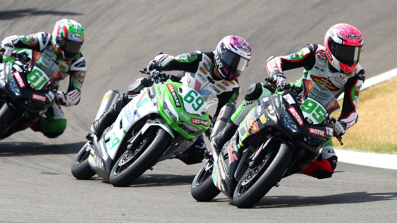 Unai Orradre vence en Jerez y Ana Carrasco pierde el podio en la última curva