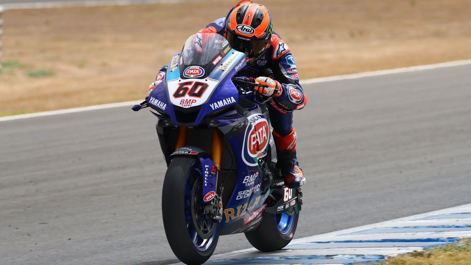 Jonathan Rea contiene a Scott Redding para ganar la carrera Superpole en Jerez