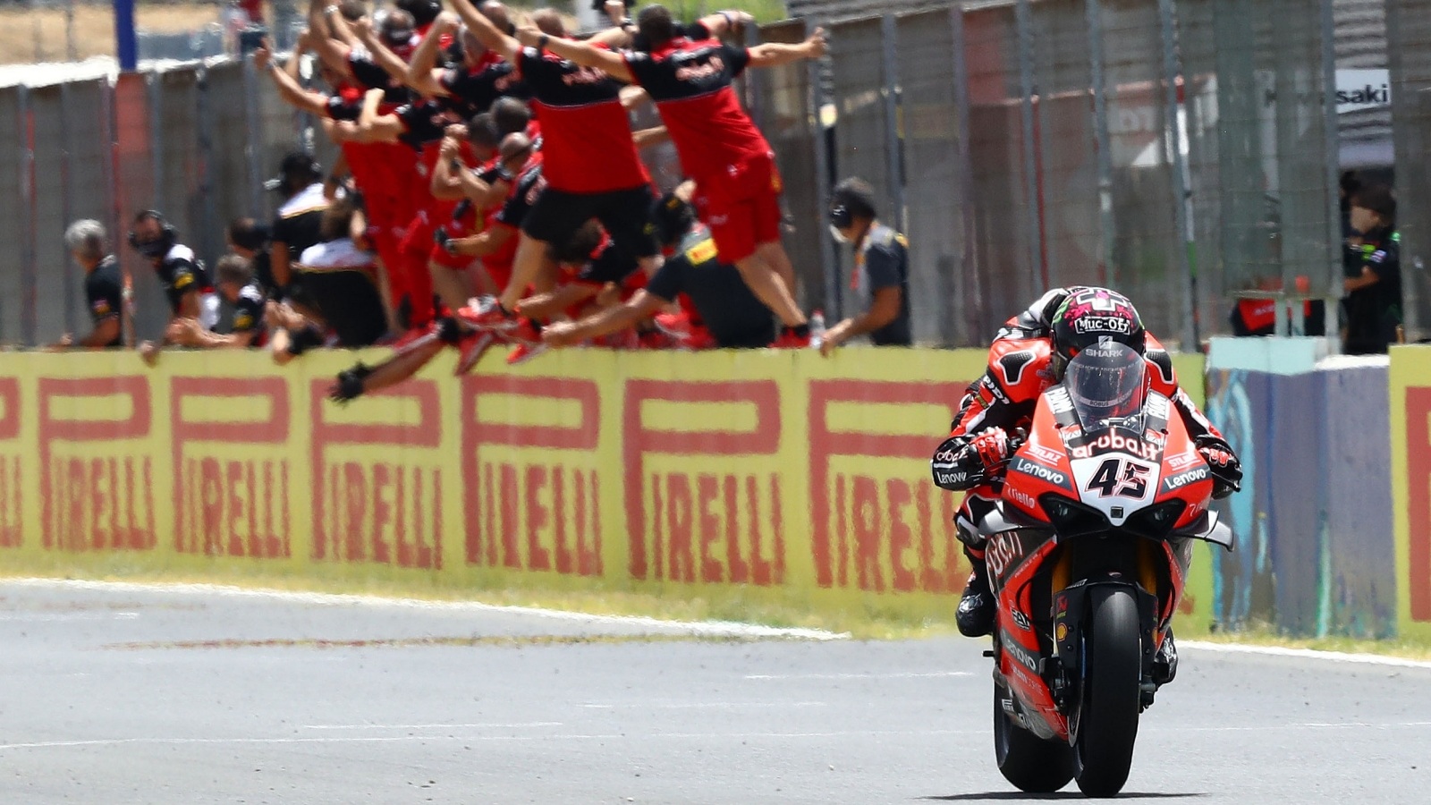 Scott Redding y la Ducati Panigale versión V4.5