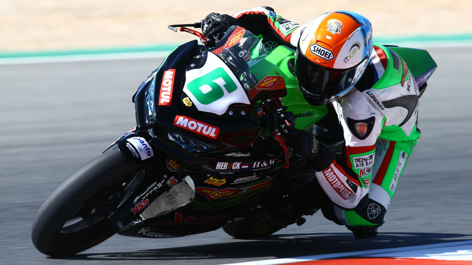 Ana Carrasco vuelve a ganar en Portimao y se pone líder del Mundial de Supersport 300